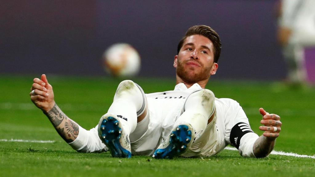 Sergio Ramos, en el césped del Santiago Bernabéu