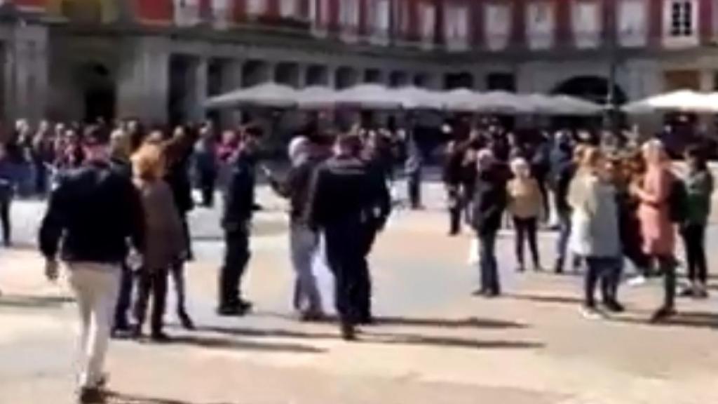 La Policía detiene a un hincha del Ajax