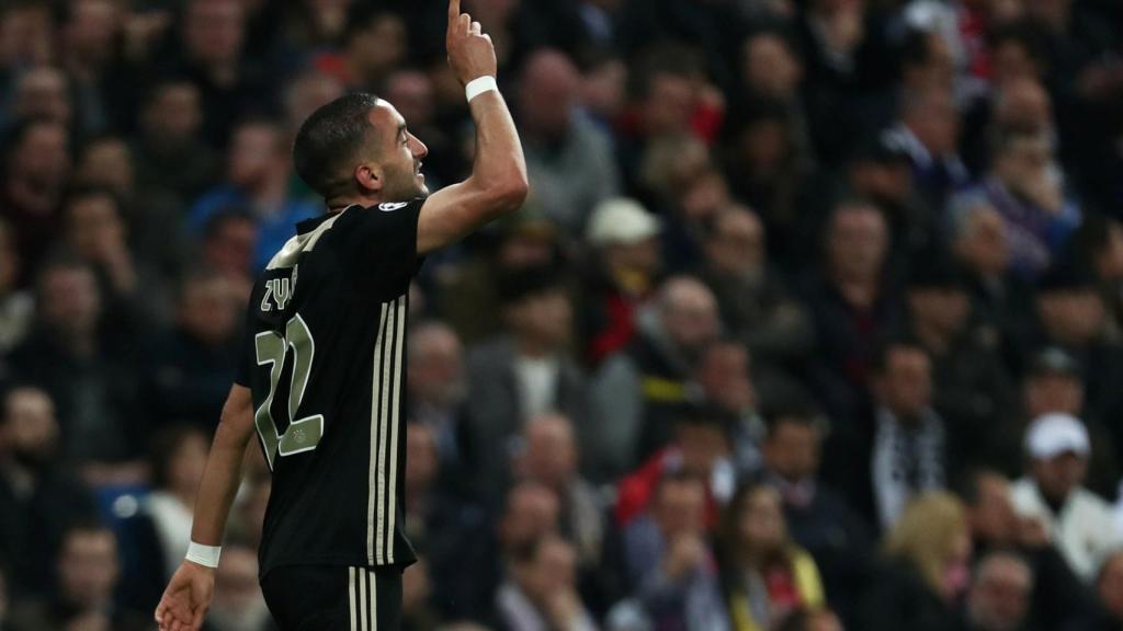 Hakim Ziyech celebra el gol del Ajax en el Santiago Bernabéu