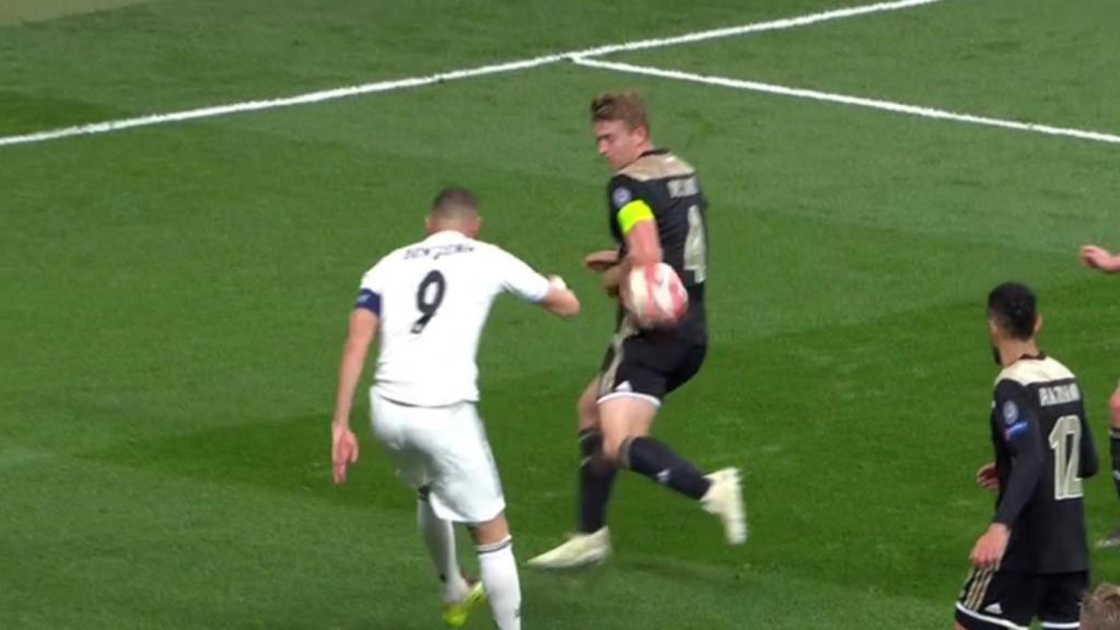 El Real Madrid pidió mano en el área del Ajax