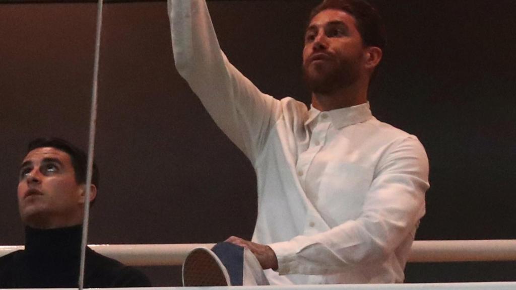 Sergio Ramos en un palco del Santiago Bernabéu siguiendo el Real Madrid - Ajax