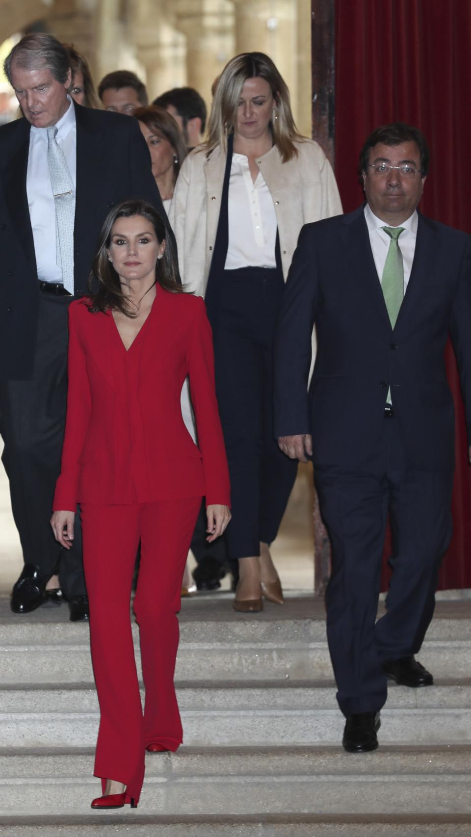 Letizia junto a sus salones de Felipe Varela.