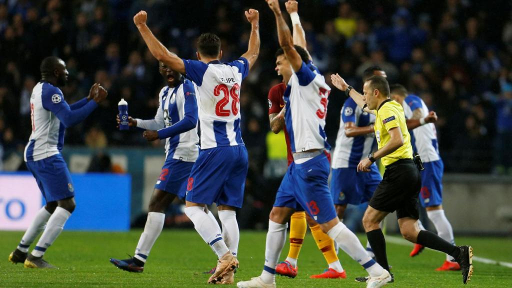 El Oporto celebra la clasificación a cuartos de final