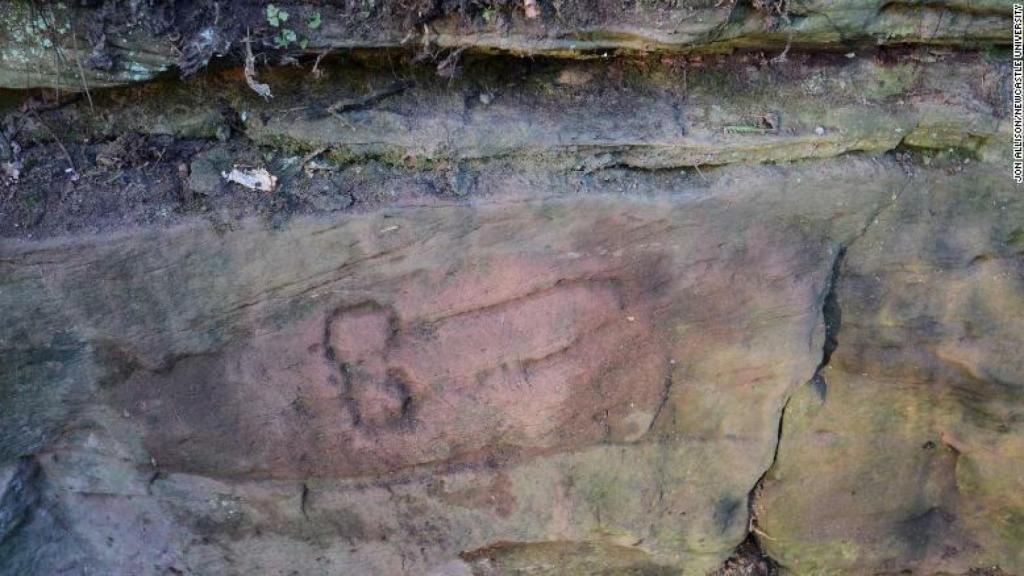 Una inscripción fálica en el Muro de Adriano.