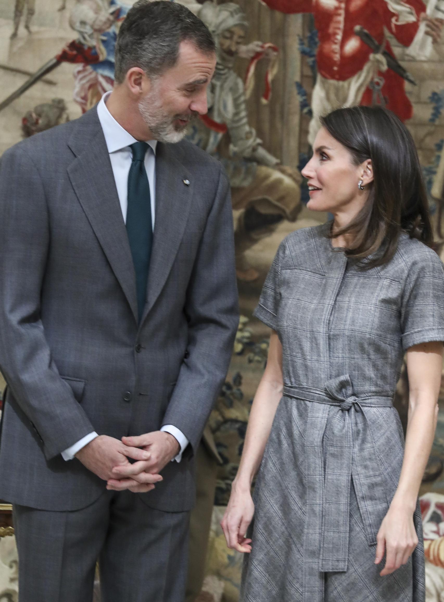 Nos han regalado imágenes tiernas como manos entrelazadas