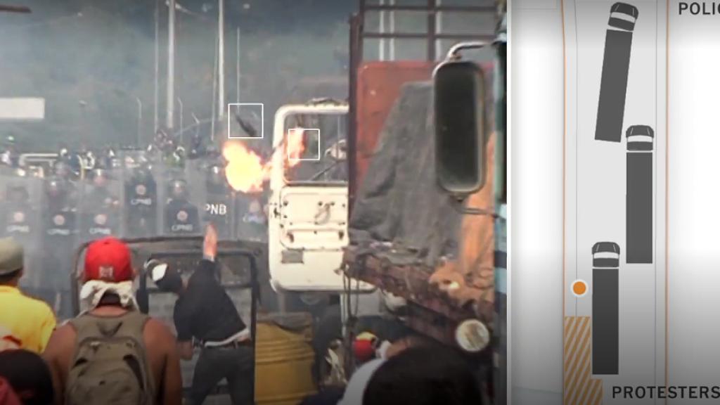 Captura del vídeo del  'NYT' en la que se ve cómo el trapo de un cóctel molotov se desvía hacia uno de los camiones.