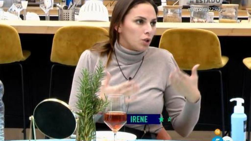 Irene discutiendo con Kiko en la cocina.