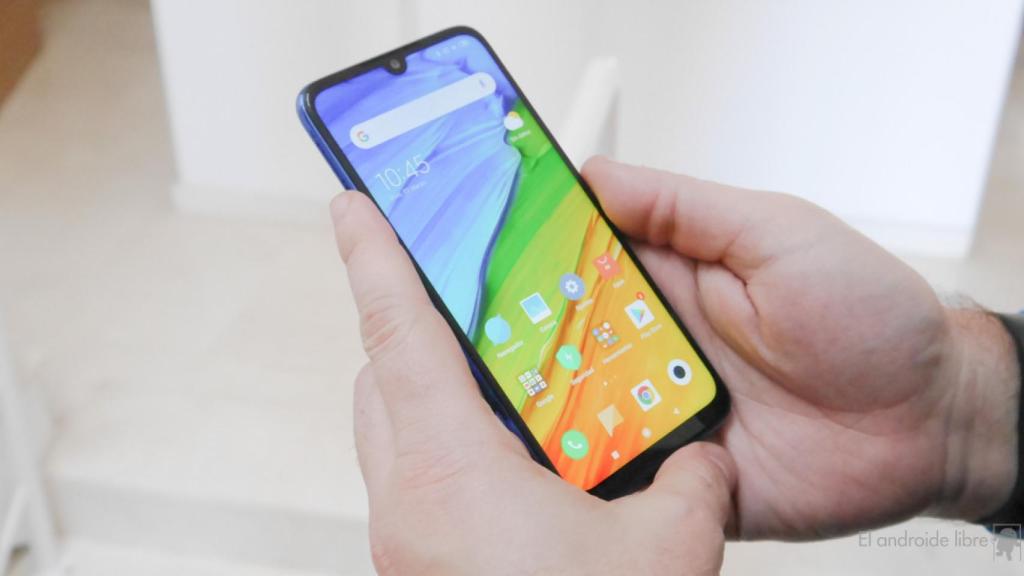 Cómo funciona la pantalla del móvil: así detecta tus dedos