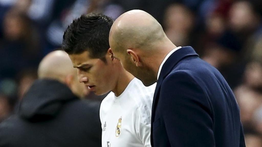 Zidane y James Rodríguez, durante un partido del Real Madrid