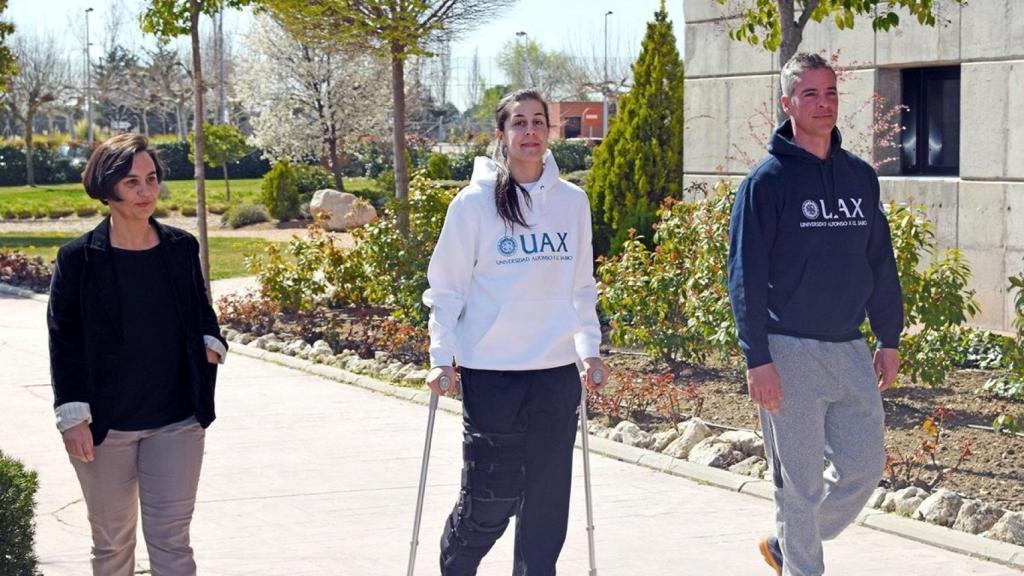 Carolina Marín llegando a la UAX. Foto: Twitter (@CarolinaMarin)
