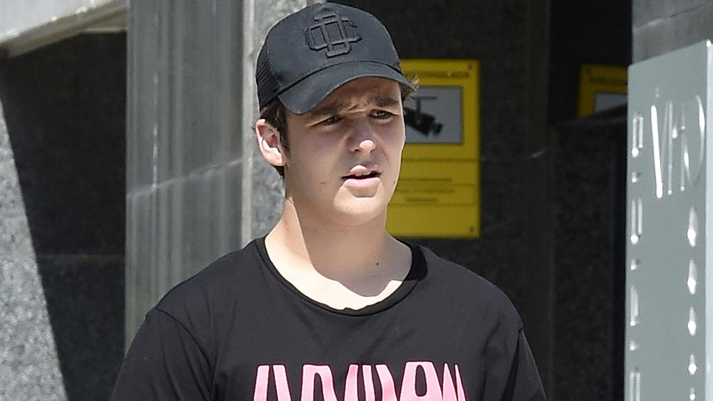 Felipe Juan Froilán, saliendo de la Universidad en Madrid.