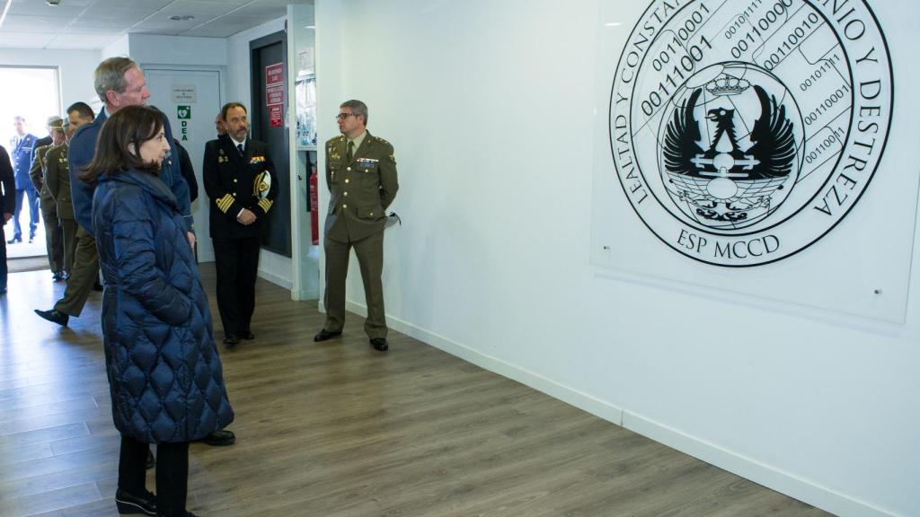 Robles, en una imagen de archivo de una visita al Mando Conjunto de Ciberdefensa.