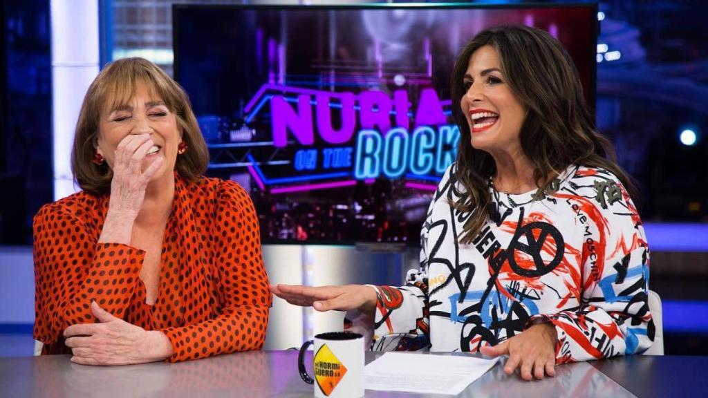 Maura junto a Nuria Roca, en el momento de su sección.