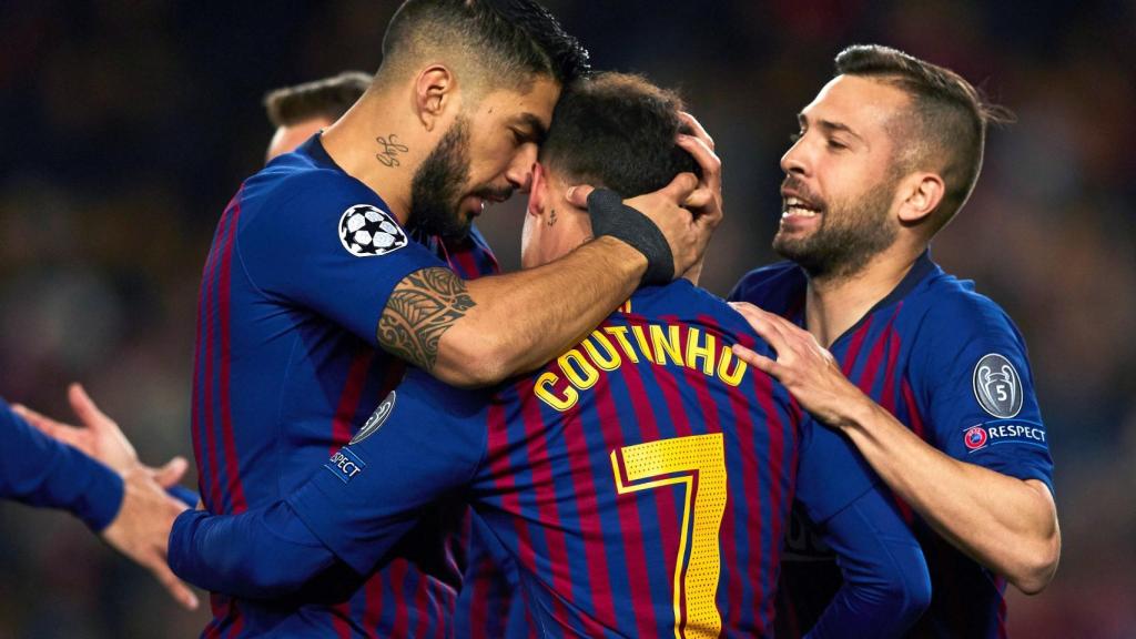 Los jugadores del Barcelona celebran uno de los goles