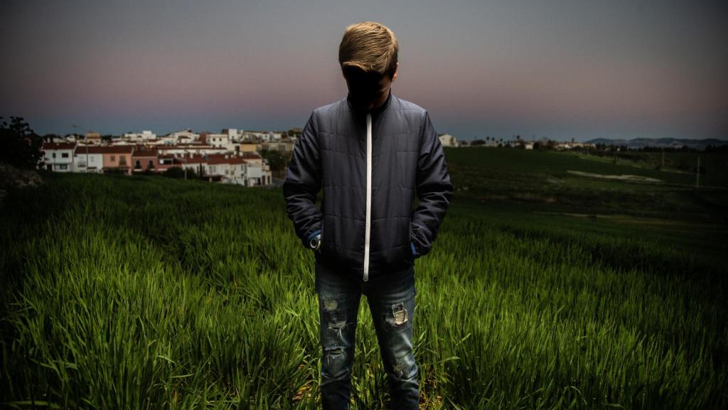 Antonio, de 10 años, afectado por el impuesto de sucesiones desde el fallecimiento de su padre.