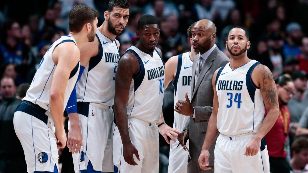 Jugadores de los Dallas Mavericks durante un partido