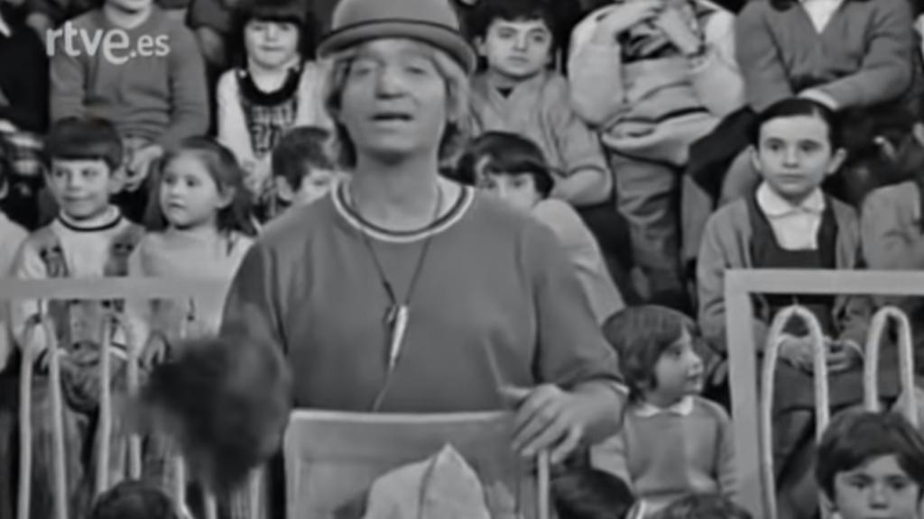 El payaso Fofó interpretando la canción 'Los días de la semana'.