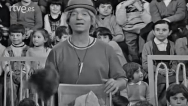 El payaso Fofó interpretando la canción 'Los días de la semana'.