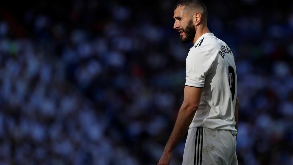 Karim Benzema tras una gran ocasión del Real Madrid no aprovechada