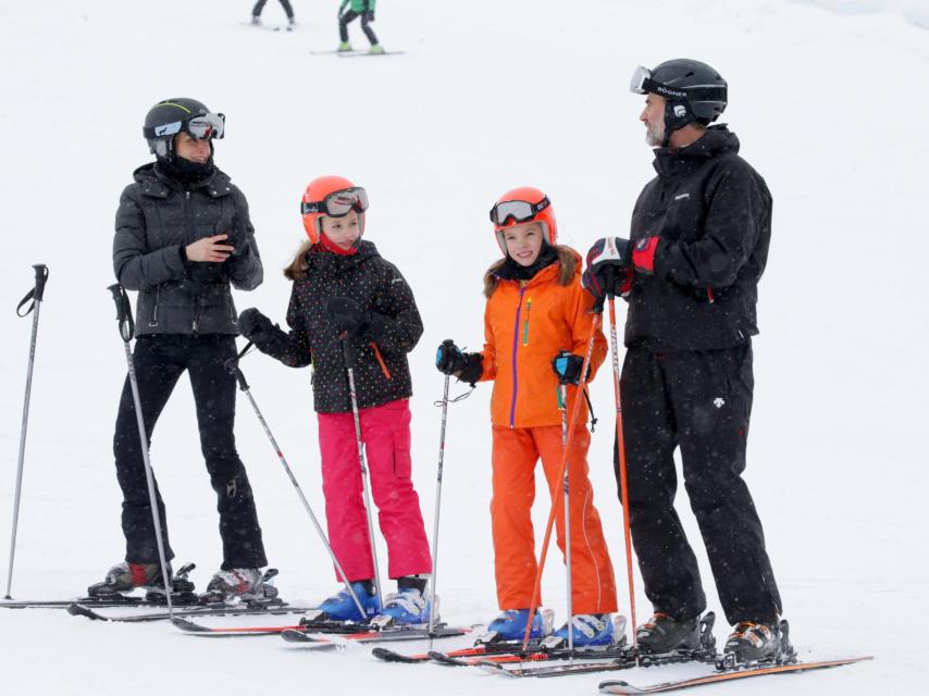 La Familia Real en la estación de Astun-Candanchú.