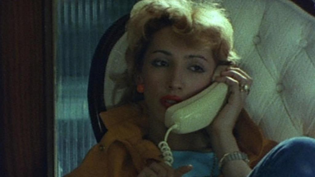 Nacha, en un 'frame' de 'Vestida de azul' (Antonio Giménez-Rico, 1983).