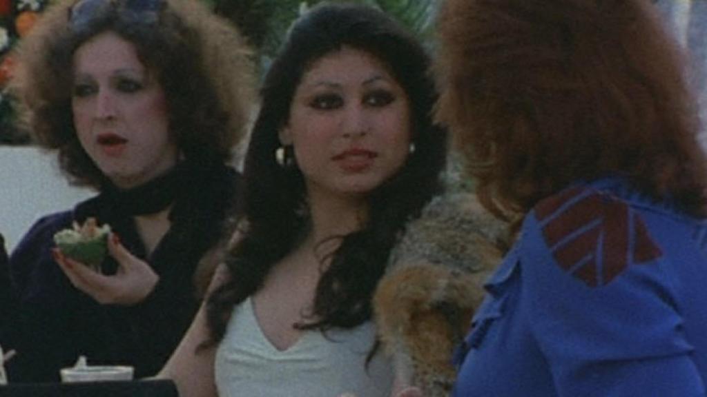 Josette, Tamara y Loren, de espaldas, en el Palacio de Cristal.