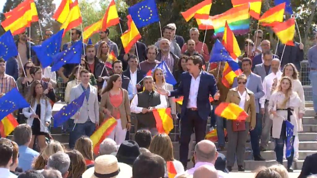Albert Rivera presenta a Edmundo Bal, en un mitin en Majadahonda.