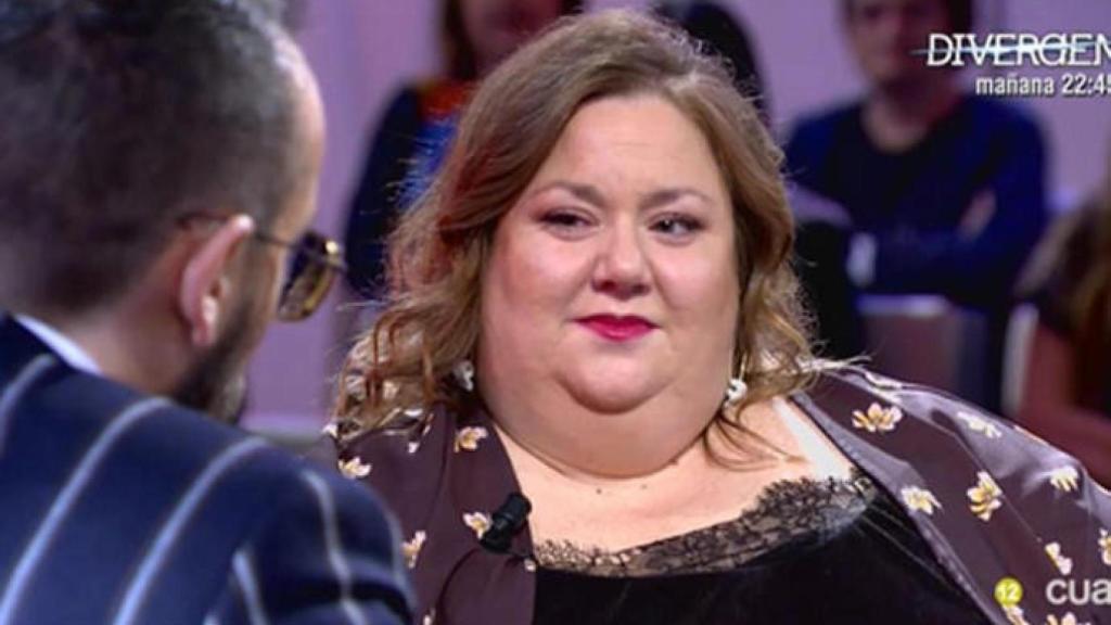 Itziar Castro hablando ante Risto Mejide sobre sus problemas con la alimentación.