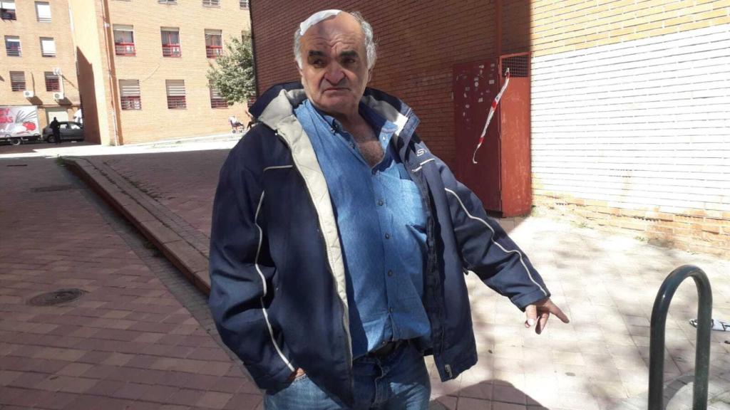 Luis Miguel señala el lugar donde su cuñado Paco fue asesinado. También él resultó herido.