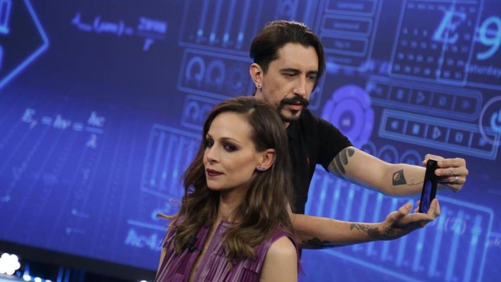 La presentadora estuvo muy atenta y participando en cada sección.