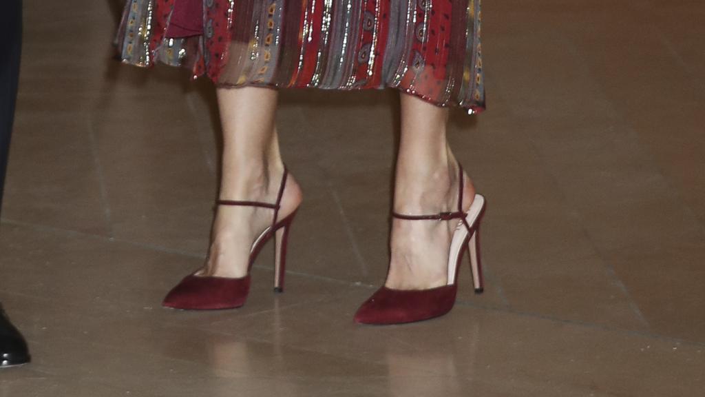 Los zapatos en color burdeos de Lodi que también ha repetido.