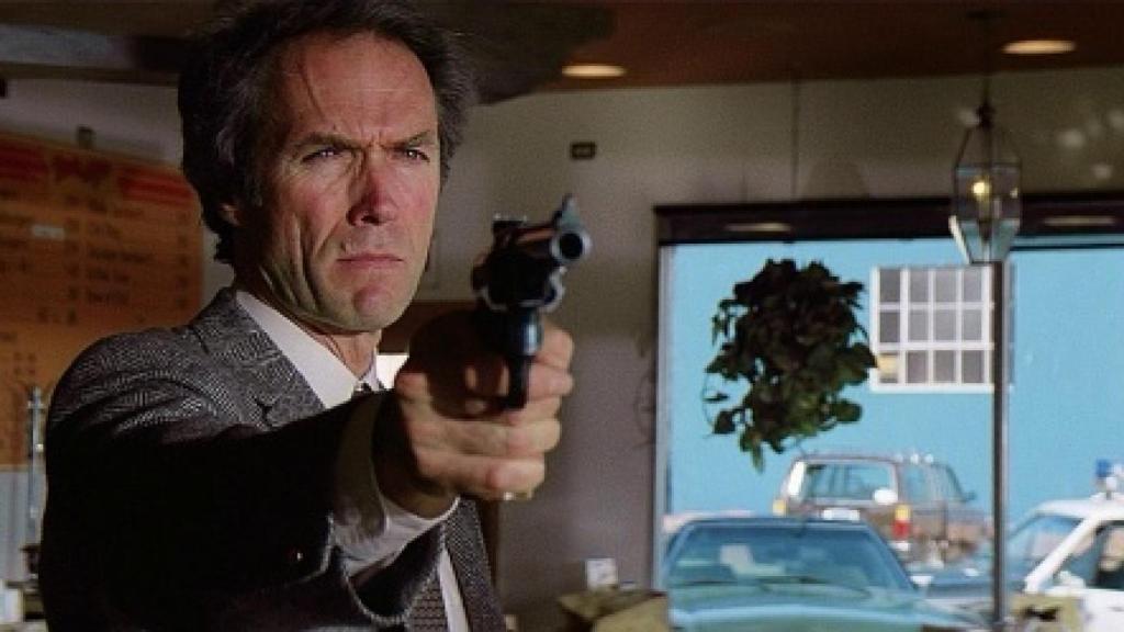 En este fotograma de Impacto súbito (1983), Harry el Sucio utiliza una Smith & Wesson modelo 29.