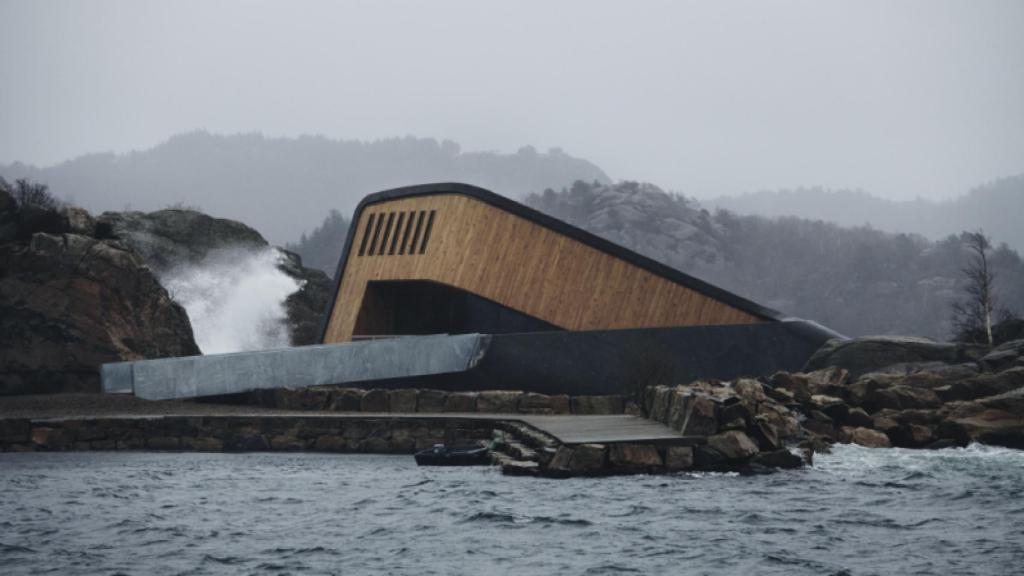 Exterior del restaurante submarino Under. Ivar Kvaal