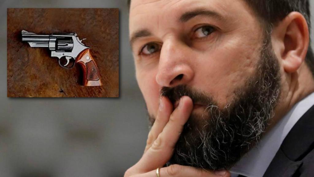 La famosa Smith & Wesson, y el líder de Vox.