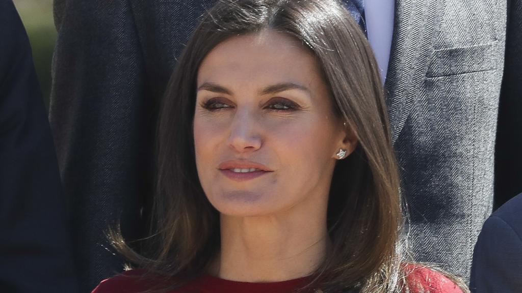 La reina Letizia con pendientes de la colección 'Comète' de Chanel.