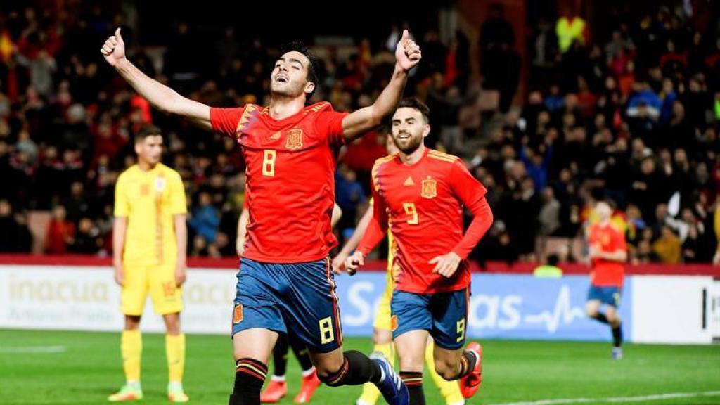 Mikel Merino celebra su gol ante Rumanía