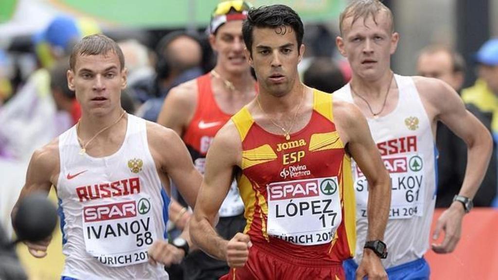 Miguel Ángel López, por delante de Alexandr Ivanov durante el Campeonato de Europa de 2015