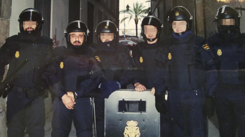Paco Alcalá, junto a otros miembros del cuerpo.