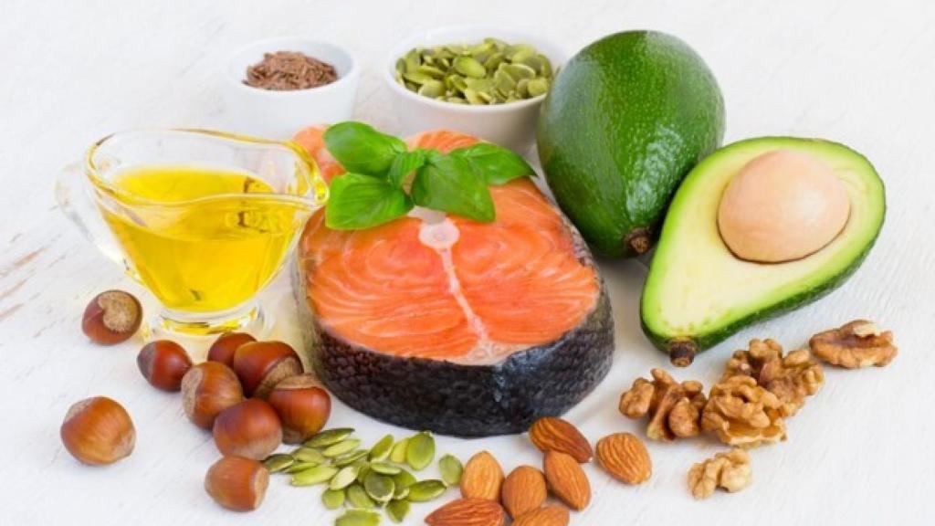 Un 'bodegón' de alimentos ricos en grasas saludables.