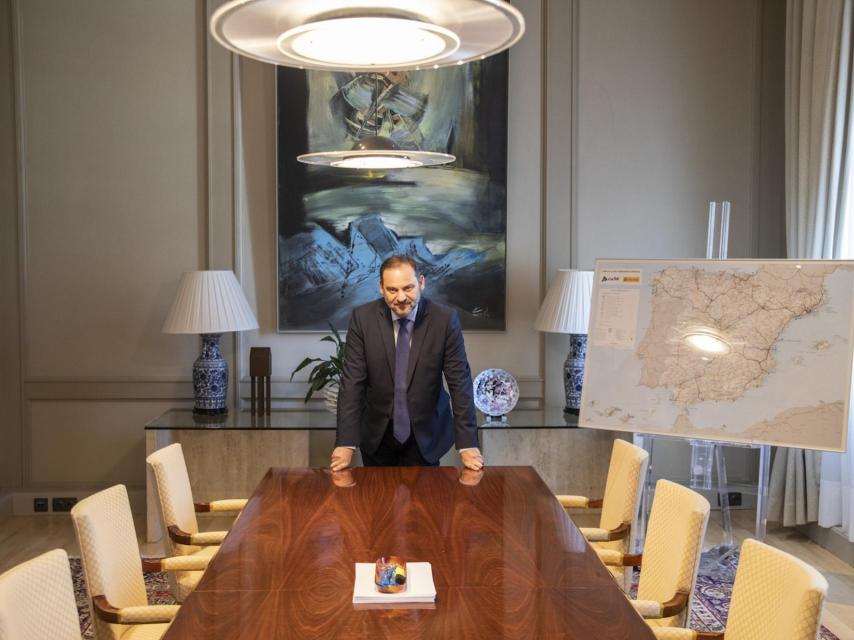 José Luis Ábalos, en su despacho en la sede del Ministerio, en el Paseo de la Castellana.