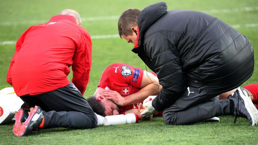 Schär queda inconsciente tras un fuerte golpe