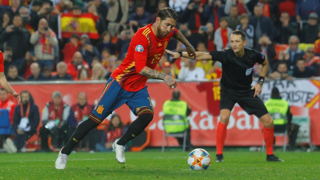 Sergio Ramos marca de Panenka contra Noruega