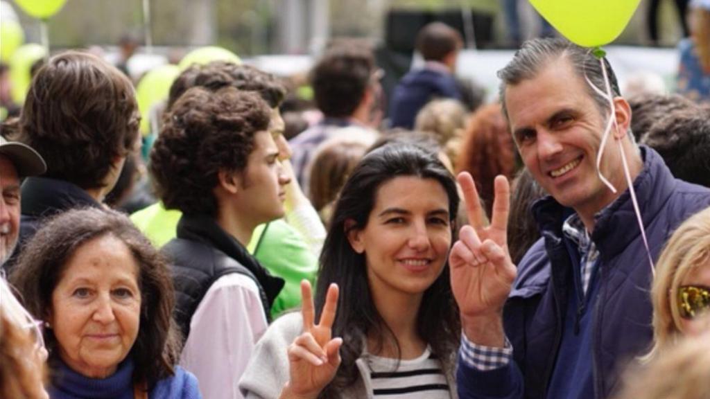 Rocío Monasterio y Javier Ortega Smith durante la marcha.