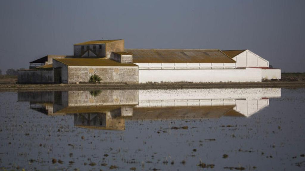 Finca donde se hallaron varios automóviles y embarcaciones de la organización.