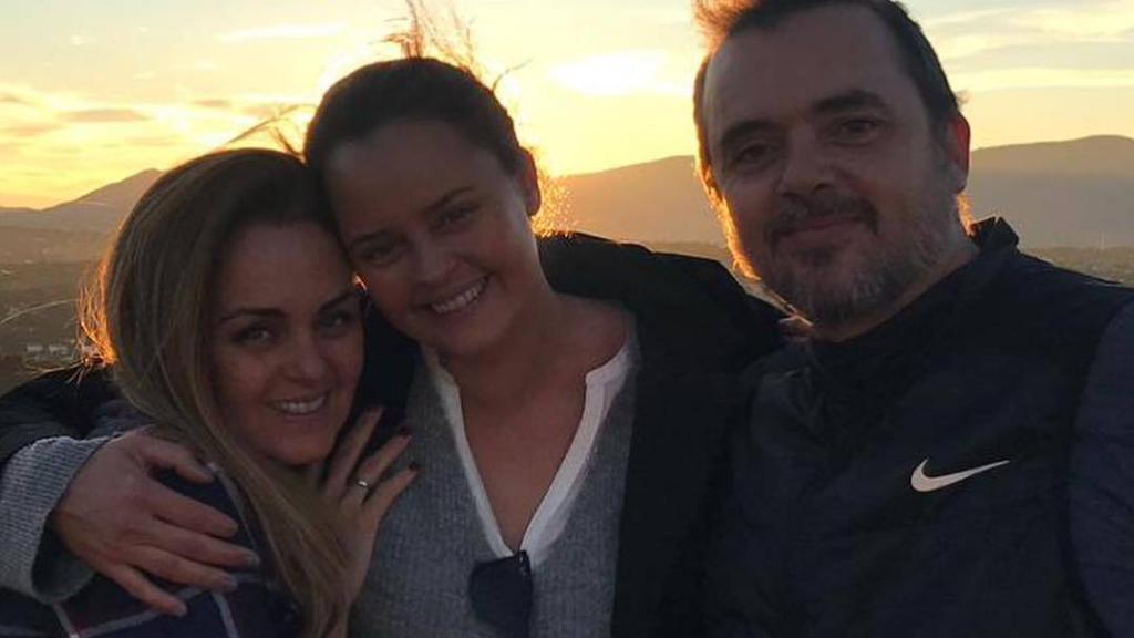 Carmen Morales, Shaila Dúrcal y Antonio Morales, juntos de fin de semana en el campo.