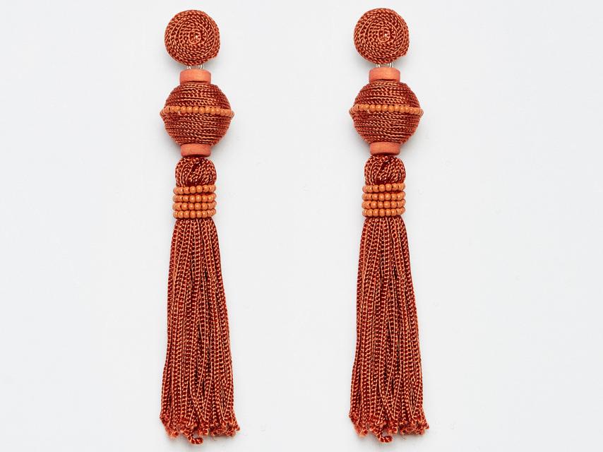 Los pendientes de borlas de Sfera, todo un clásico.