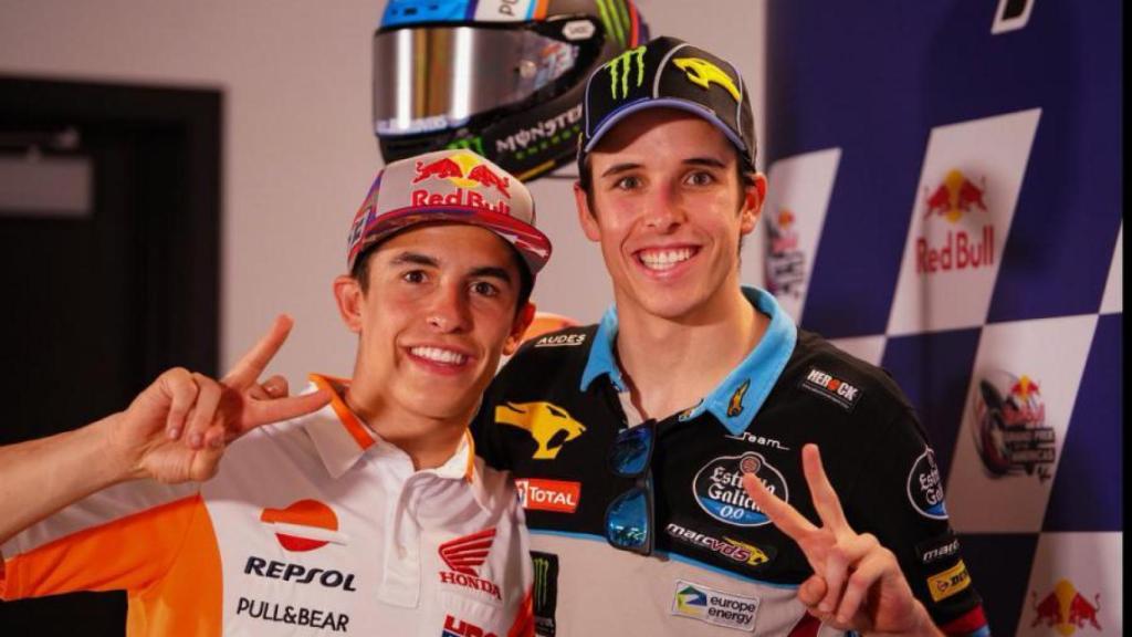 Los hermanos Marc y Álex Márquez, tras una conferencia de prensa.