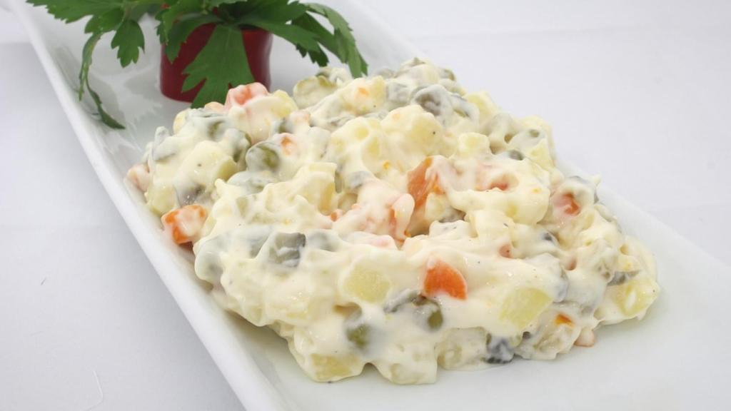 Ensaladilla rusa: el peligro para la salud que esconde la tapa que no nació en Moscú