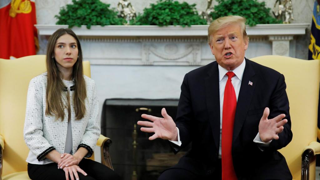 Donald Trump junto a la esposa de Juan Guaidó, Fabiana Rosales, en la Casa Blanca.
