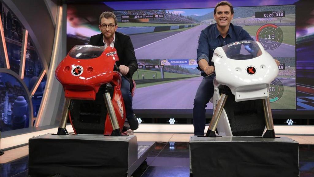 Pablo Motos y Albert Rivera se divirtieron en directo con un videojuego.